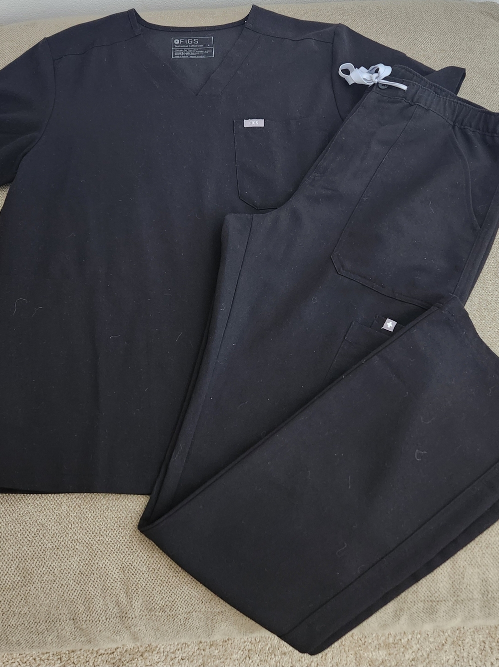Figs Men's Black Scrub Top & Jogger Set